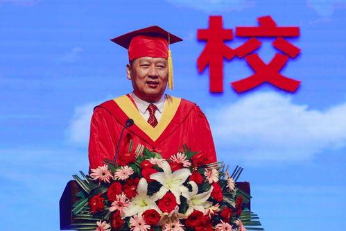 毕业典礼校长吃瓜