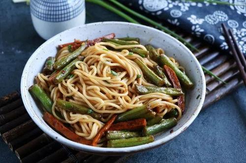 吃瓜厨房焖面,家常美味,一锅搞定